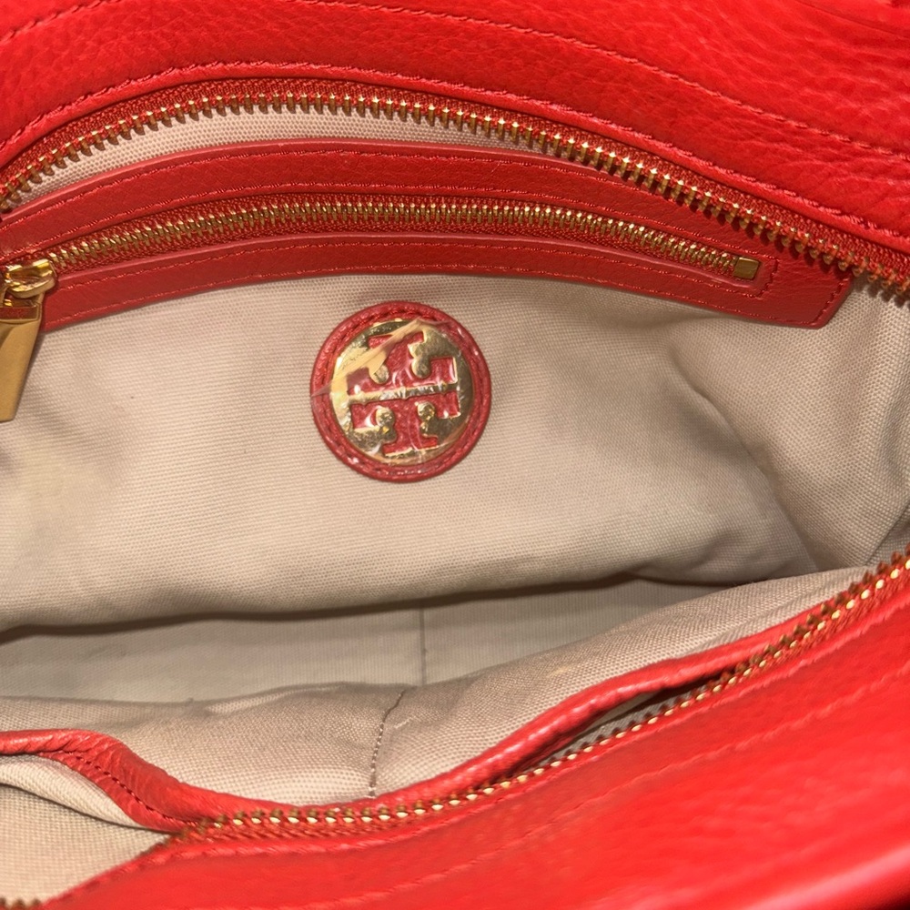 Tory Burch Amanda Classic Hobo – Red Pebbled Leather - Picture 6 of 16